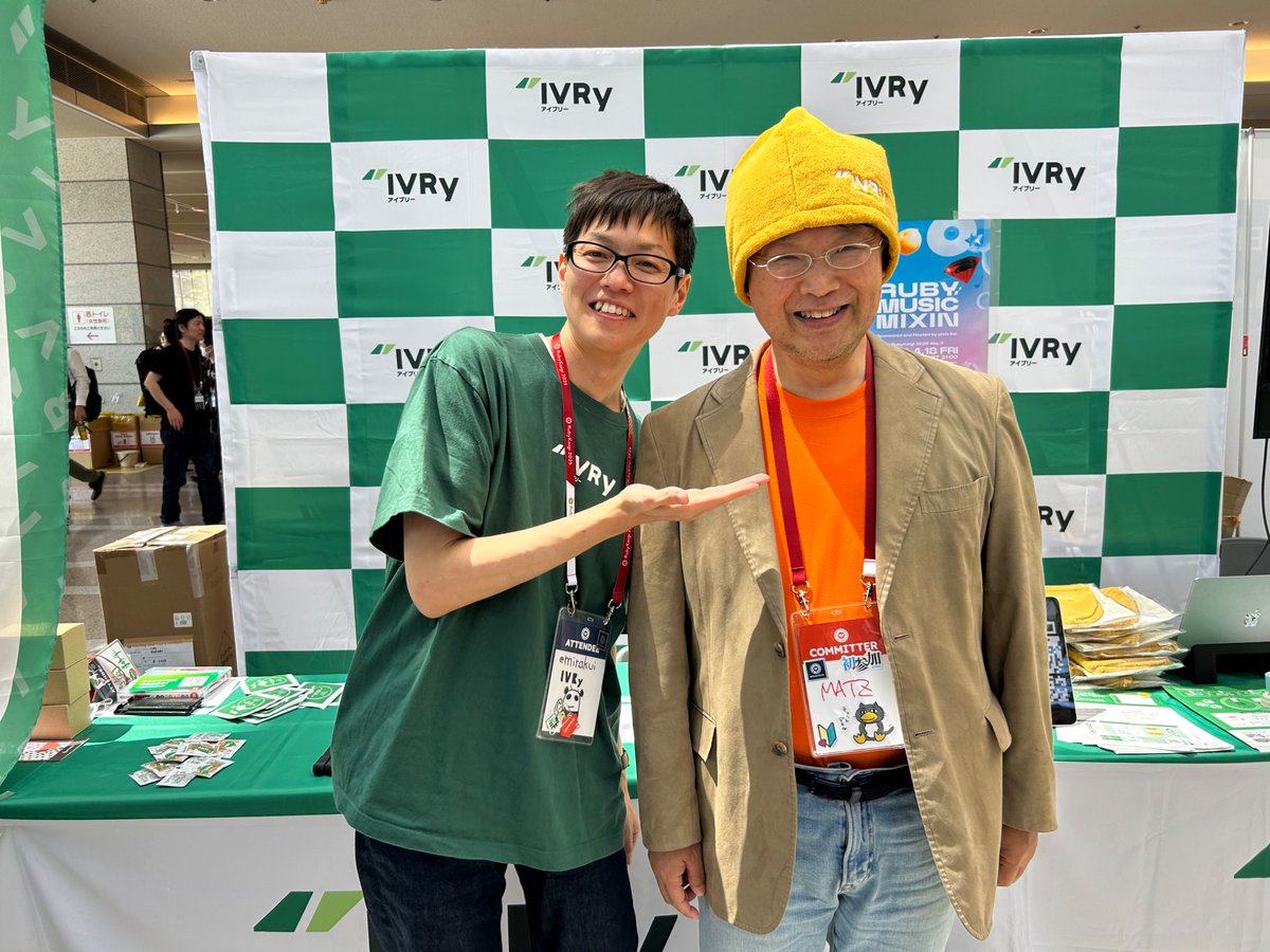 IVRy_tech's tweet photo. サウナハットを被って頂いた @yukihiro_matz さんと @mirakui さんの2ショット！

#RubyKaigi  #rubykaigi2025_ivry https://t.co/NRXv10Fvfm