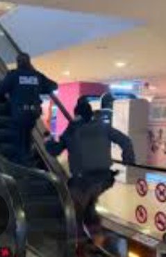 VeroBacaz's tweet photo. Que una persona sufrió un desmayo en  al interior de #Averanda no un acribillado….🙄👇🏻👇🏻👇🏻 https://t.co/BRVvWs7NCC