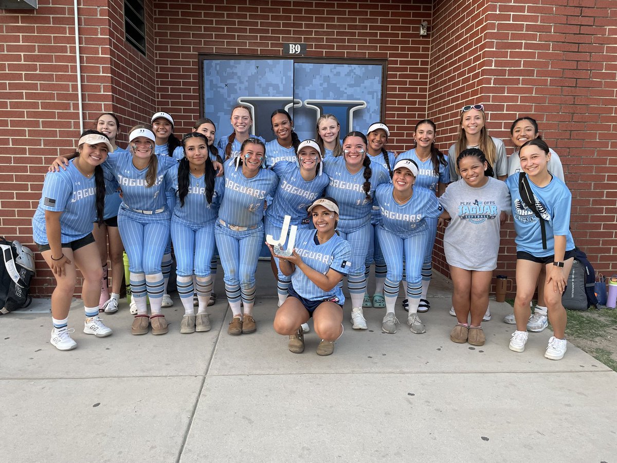 BIG WIN over a competitive team! 🌟🧤 goes to Maleena and Addy for holding it down with the battery ⛓️ Zoey, Maleena, Red, Tilly and Em get the 👑 for collectively getting on and getting runs on the 🎯 Em, is GIRTTY JAG for her D🤺JJ 🪩 goes to the BIG⚡️in the dugout! 🐆🪩💕🏆