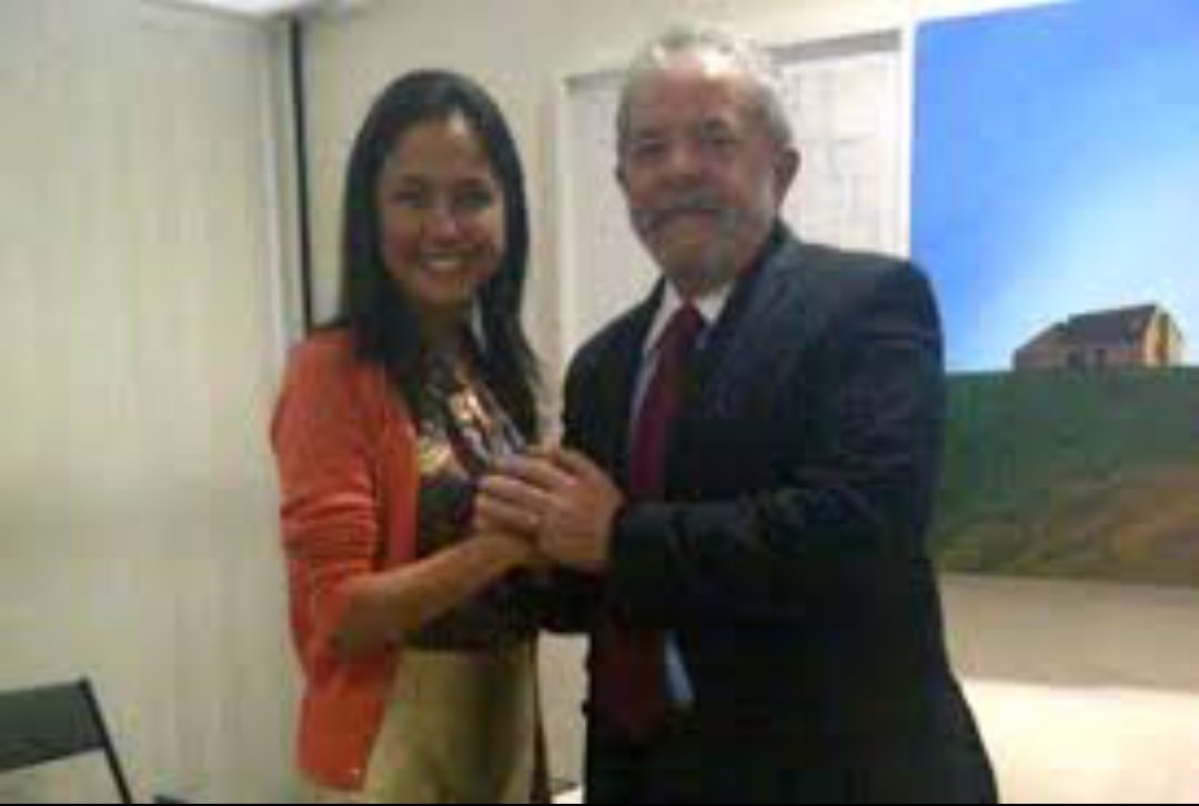 JrNavarret57303's tweet image. Debe estar a estas horas de la noche muy bien, ni que buscar asilo para el cosito, ya fue ... Sale sobrando, a estás alturas debe estar metiéndose una buena #Samba con Lula, provecho Sopero . #MagalyTVLaFirme Humala. Nadine Heredia. Rosa María palacios. #ChalinasVerdes