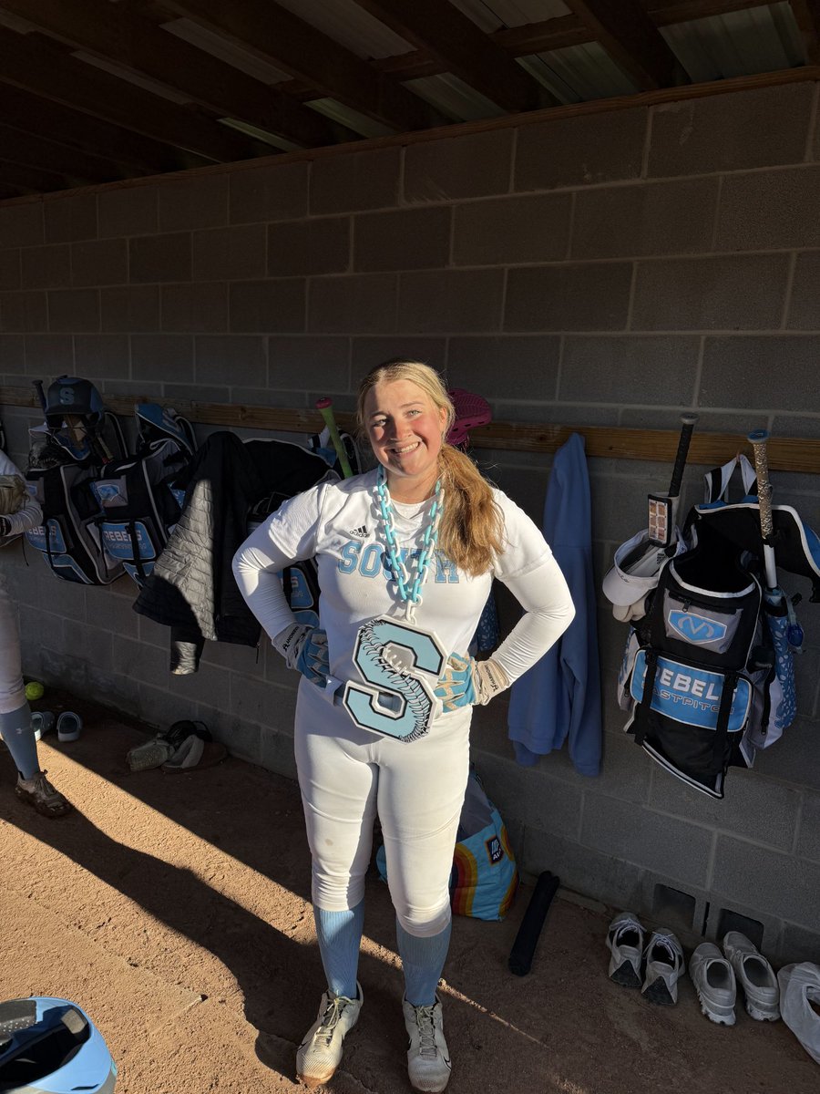 SouthRebelsSB's tweet photo. 🚨🥎HOMERUN ALERT🥎🚨Summer Bliss (Lake Erie College) blast this 3-RUN bomb into the left field woods today against Chardon adding to her career HS total. #closingin #GoRebels #TEAMFAMILY #AlwaysBelieve @_SummerBliss_ @NHPreps @cam_palmer55 https://t.co/RVVnJfWVFo