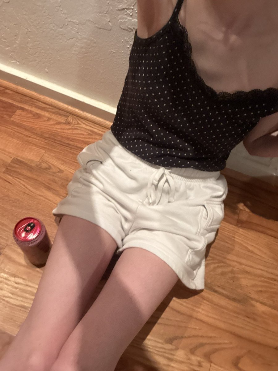 deerskeleton's tweet photo. outfit and drink to pace around my room all night bc my fat lazy ass barely got 2k steps today https://t.co/5o81m6zVwo