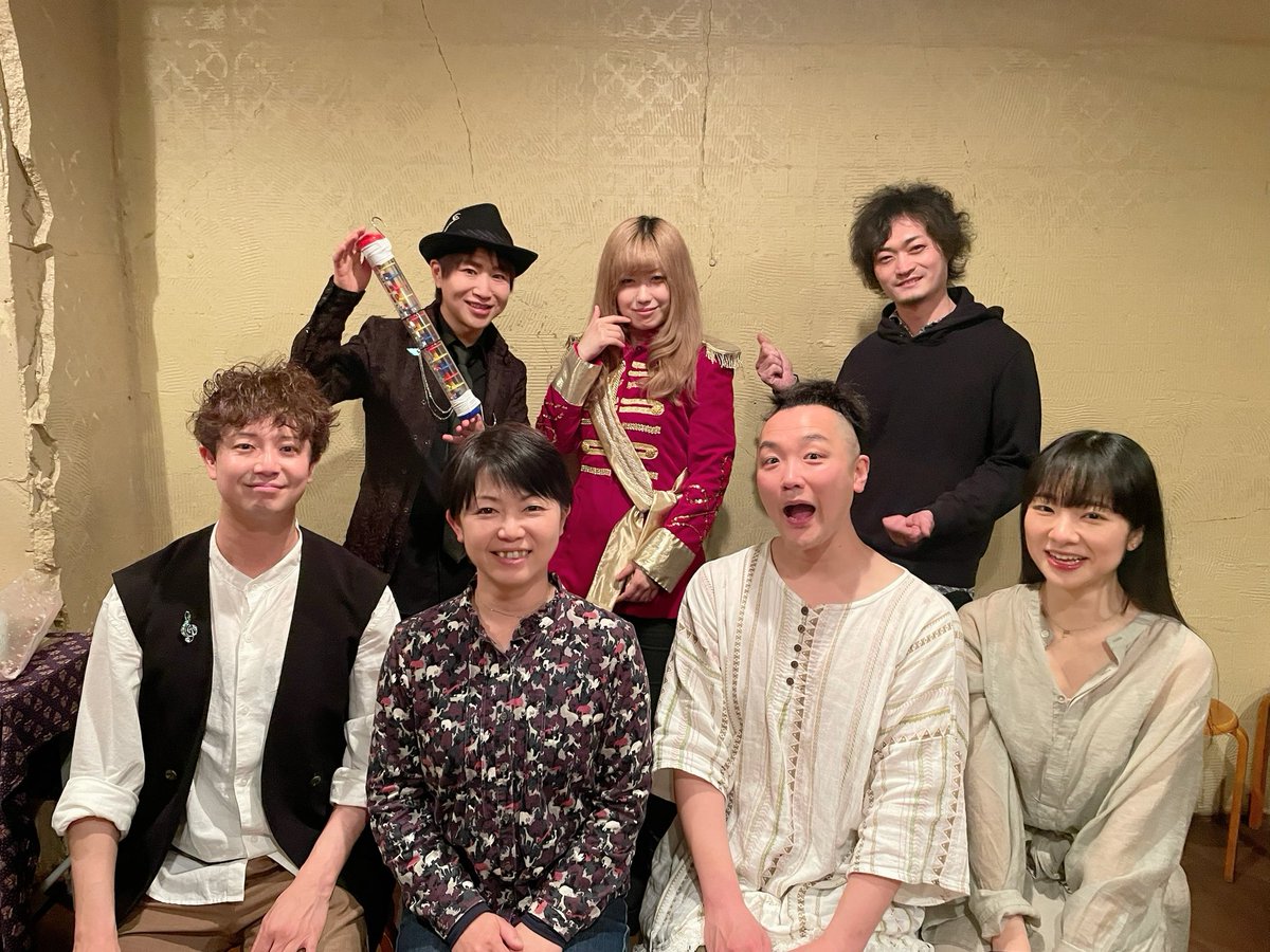 昨夜のライブ、平日夜にも関わらず沢山の方にご来場＆配信ご視聴いただき、心からありがとうございます！
この編成での音楽を聴いていただけて個人的に大満足です😊
共演の皆々様も気心知れた凄腕ばかり。リラックスした雰囲気がたまらなく心地良かった✨

そんなわけで今起きました。おはよー笑