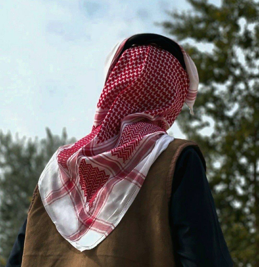 حتى الردي لا تردى ما ترديت فيه 
علي من طيب راسي ما علي من رداه 🌹

<a href="/K__A_7/">خــالــد🌹</a>