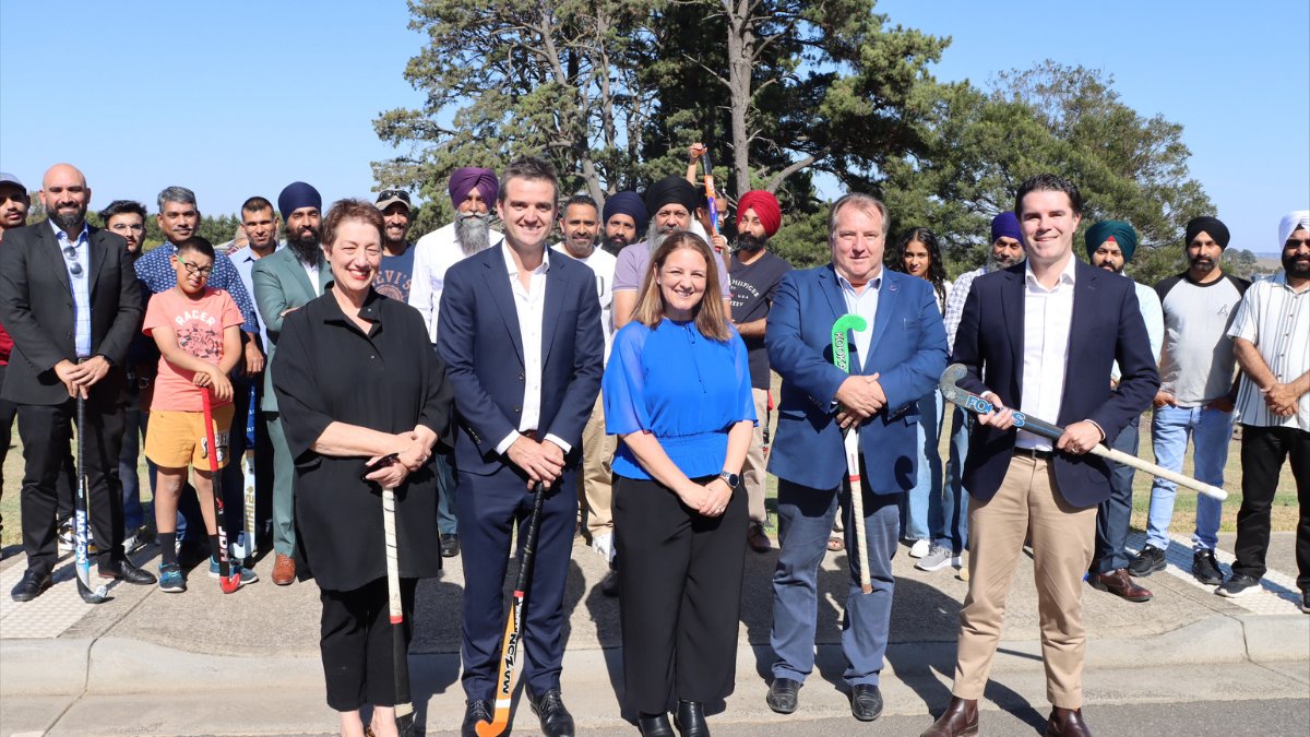The Australia Today (@theaustoday) on Twitter photo ‘Chak de’ Cobras: Labor backs Australia’s first Indian-centric hockey franchise
Read here: theaustraliatoday.com.au/chak-de-cobras…
<a href="/DrAmitSarwal/">Dr Amit Sarwal 🇮🇳 🇦🇺</a> <a href="/Pallavi_Aus/">Pallavi Jain</a> <a href="/TimWattsMP/">Tim Watts MP</a> <a href="/HCICanberra/">India in Australia</a> <a href="/AusHCIndia/">Philip Green OAM</a> <a href="/cgimelbourne/">India in Melbourne</a> <a href="/rishi_suri/">Rishi Suri</a> <a href="/HockeyAustralia/">Hockey Australia</a> <a href="/hockeyvictoria/">Hockey Victoria</a> <a href="/JacintaAllanMP/">Jacinta Allan</a> <a href="/AlboMP/">Anthony Albanese</a> ‘Chak de’ Cobras: Labor backs Australia’s first Indian-centric hockey franchise
Read here: theaustraliatoday.com.au/chak-de-cobras…
<a href="/DrAmitSarwal/">Dr Amit Sarwal 🇮🇳 🇦🇺</a> <a href="/Pallavi_Aus/">Pallavi Jain</a> <a href="/TimWattsMP/">Tim Watts MP</a> <a href="/HCICanberra/">India in Australia</a> <a href="/AusHCIndia/">Philip Green OAM</a> <a href="/cgimelbourne/">India in Melbourne</a> <a href="/rishi_suri/">Rishi Suri</a> <a href="/HockeyAustralia/">Hockey Australia</a> <a href="/hockeyvictoria/">Hockey Victoria</a> <a href="/JacintaAllanMP/">Jacinta Allan</a> <a href="/AlboMP/">Anthony Albanese</a>