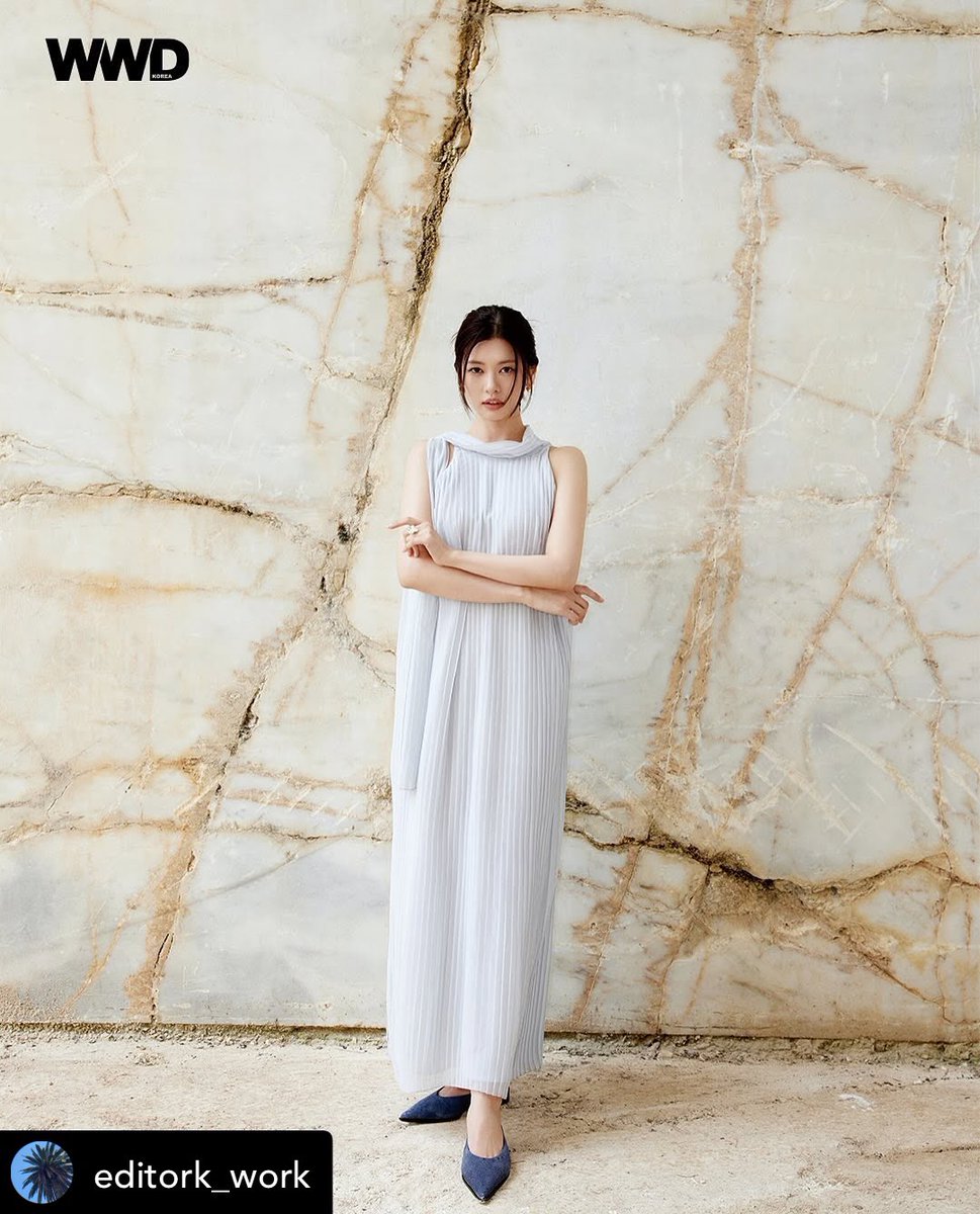 PrettySominFan's tweet photo. Lovely photos of our goddess Somin shared on @editork_work IG post 👍👏🙏

Beyond words to describe how beautiful Somin is in this pictorial 🤍💜😘

#JungSoMin #정소민 
#COSSS25 #WWDKOREA https://t.co/7IBxykAKmI