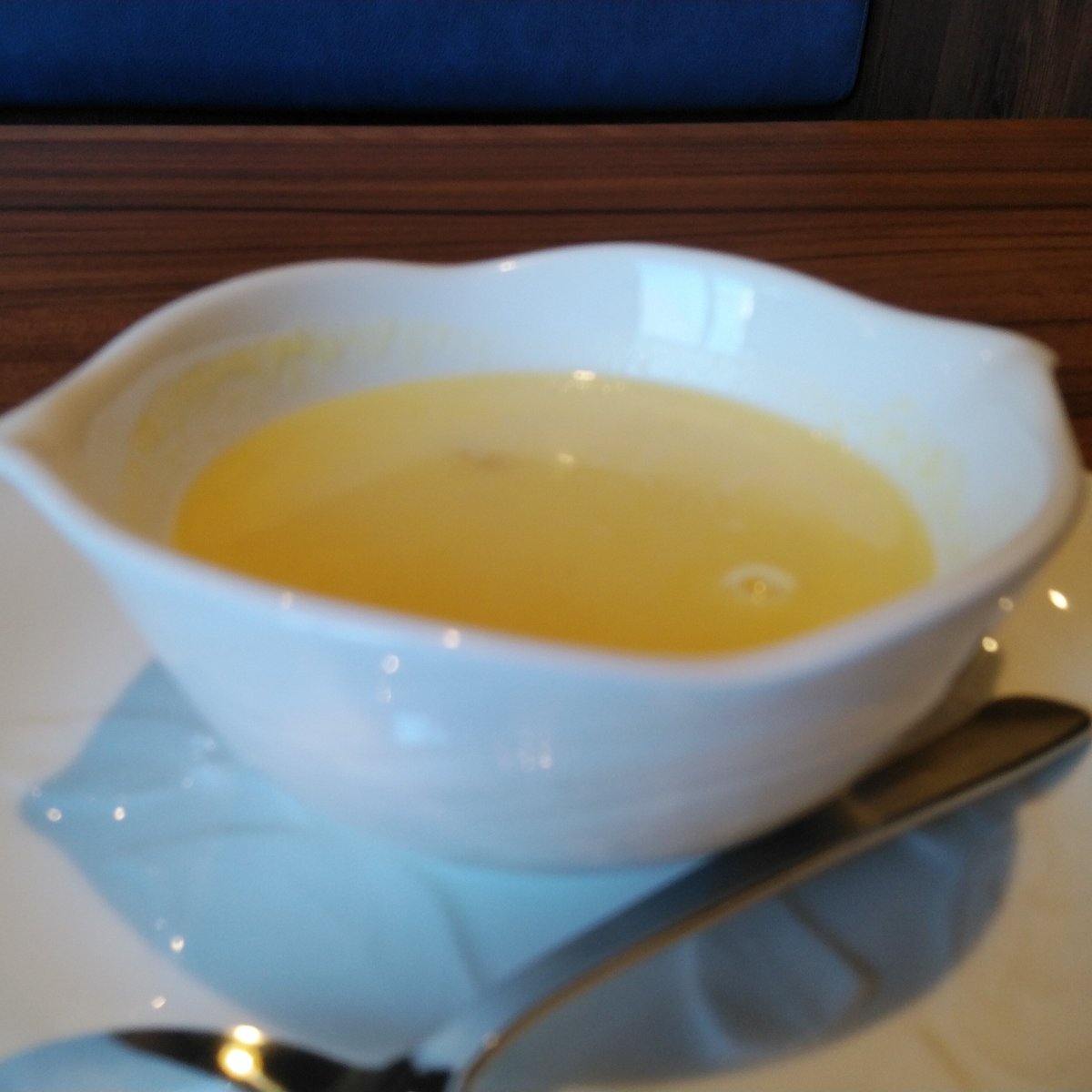 kageacco's tweet photo. 最近は歩くと胸が痛くなるので出かけなくなったが、だいぶ暖かくなってきたので久しぶりに遠出。
某ハンバーグ屋さんで昼食。 https://t.co/PqbQLkyRmq