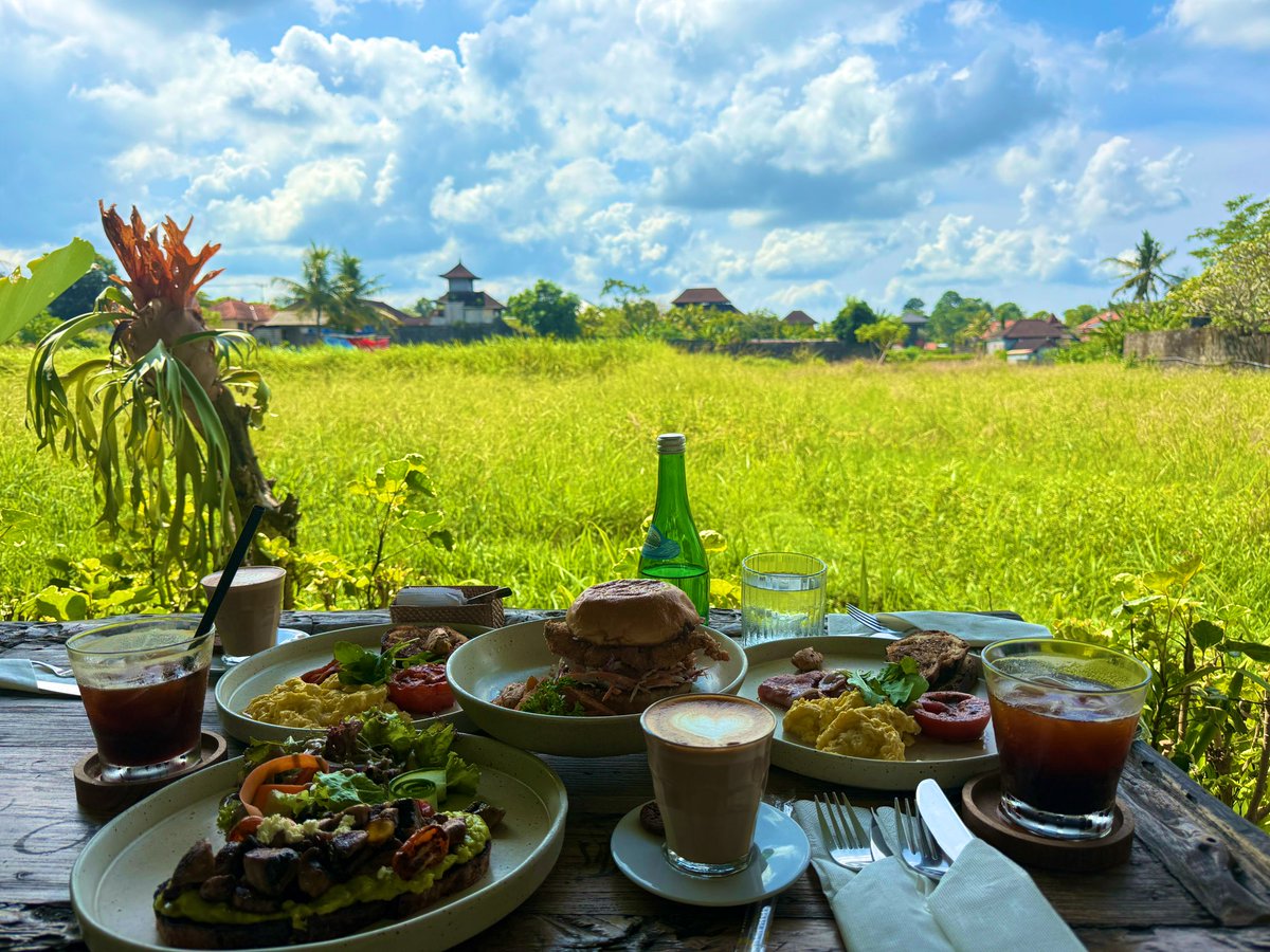户外刺激活动来了！

昨天去玩越野沙滩车，没想到被喷了一身泥巴还这么开心😂真的非常好玩。
中间经过很多地点，以为进了大蟒蛇2血兰花电影的场景！ 
这几天的旅程，这个活动算是排的上顶的啦。
还去看了猴子乐园、烏布市集逛街買衣服。

非常谢谢 <a href="/KuiGas/">丰密KuiGas</a> <a href="/yangruiku/">Yang</a> 我们一群人玩的非常尽兴❤️❤️