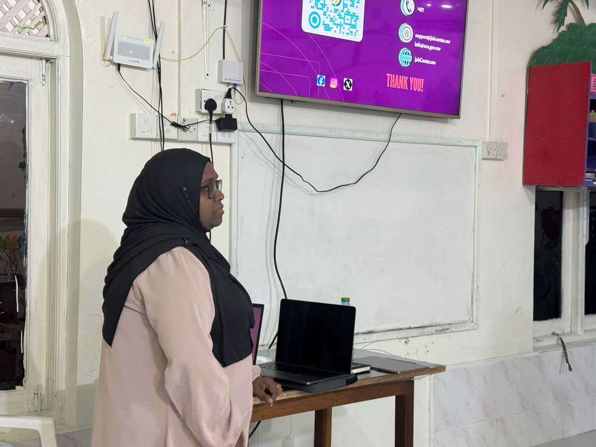 ncsgovmv's tweet image. Jobseeker Information program and a Personal Development program was successfully held in F. Biledhoo for the youth community, offering career development opportunities.

@MoHEmv 
@MEERYProject 

#outreachprograms #CommunityEmpowerment #BiledhooCouncil