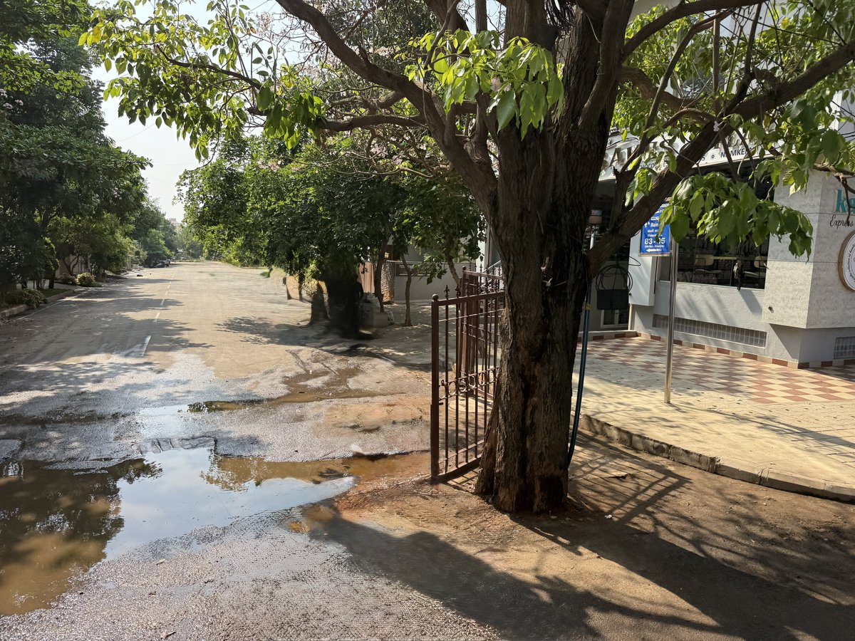 kvnrohit's tweet photo. IPS/IAS home owners have discreetly built gates in one week at MCHS layout Jakkur.  This is step towards making these roads private property of a gated community? Why should local people circle around to move within Jakkur @BBMPofficial @bengalurupost1 @umeshbabupg @krishnabgowda https://t.co/BtQH8U5z7e