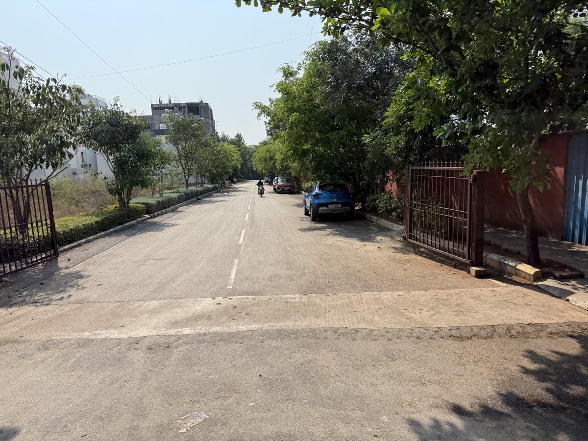 kvnrohit's tweet photo. IPS/IAS home owners have discreetly built gates in one week at MCHS layout Jakkur.  This is step towards making these roads private property of a gated community? Why should local people circle around to move within Jakkur @BBMPofficial @bengalurupost1 @umeshbabupg @krishnabgowda https://t.co/BtQH8U5z7e