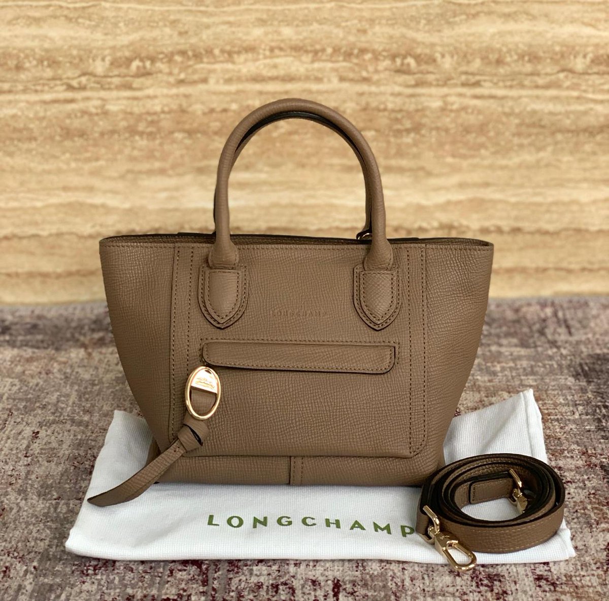 Amariltyas's tweet image. Welcome 🥰

Scroll2 di pinned threads ini dear untuk cek katalog lengkap fashion branded 100% original (tas, dompet, sepatu, jam tangan, dll) dan katalog motif bedding set custom (sprei, bedcover, dll).

Order/tanya2 --&amp;gt; DM atau WA 081384494255
#fashionbranded #beddingset