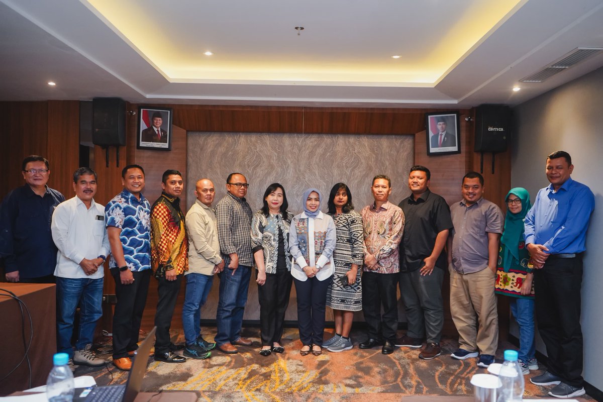 Last week meeting with Labuhanbatu Regent in North Sumatra, the government shows enthusiasm in supporting SNV' initiatives on #regenerative #agriculture #palmoil through Biodiverse &amp; Inclusive Palm Oil Supply Chain project

More update (ID): facebook.com/share/p/1NcK4F…