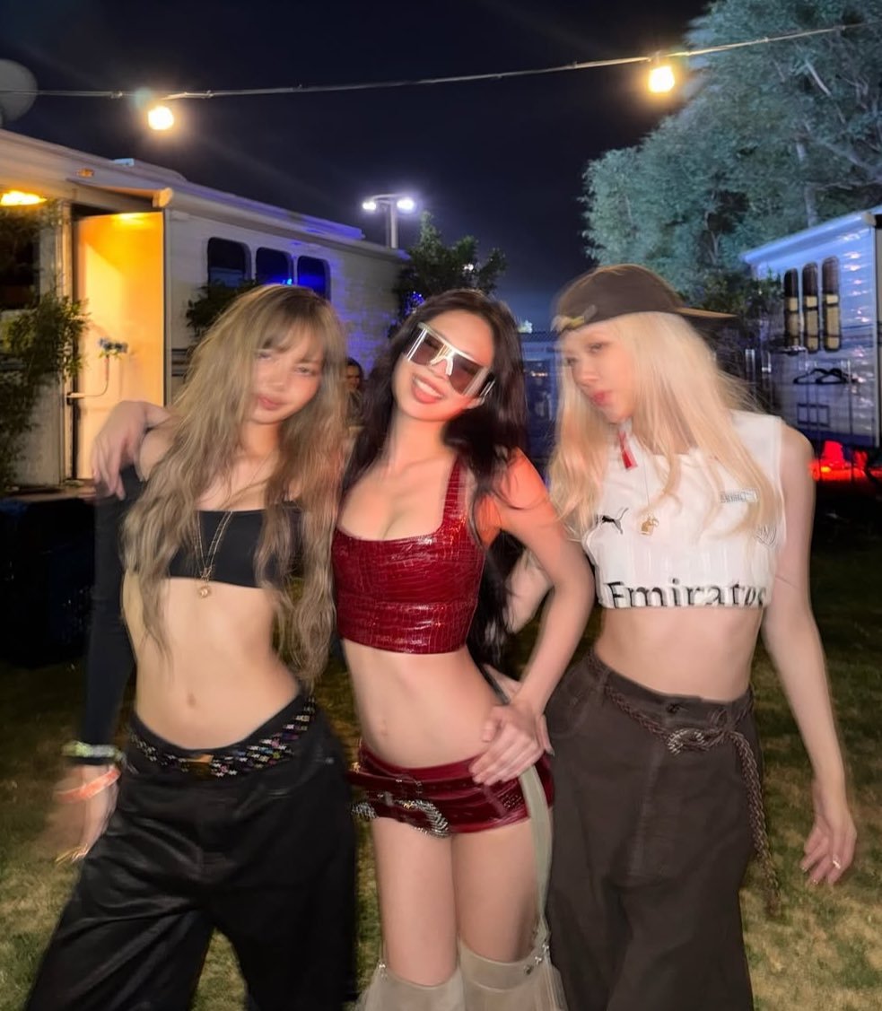 εїз Serene εїз Newjeans lvr tweet media