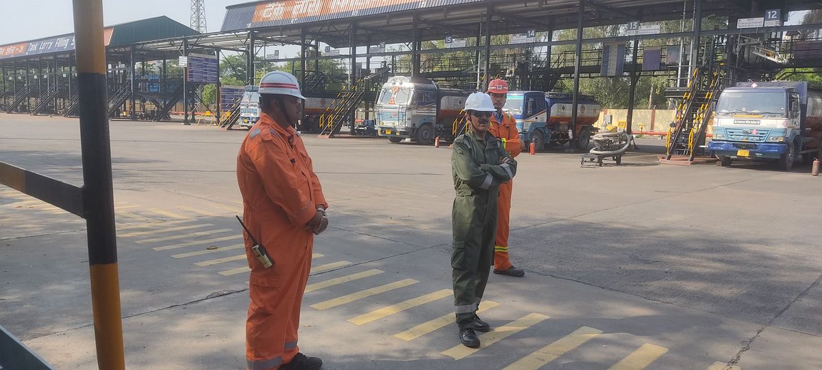 As part of #FireSafetyWeek, a dynamic Safety Town Hall under Project #SEED held at Kanpur Terminal, led by GM (HR-CSR).With full participation from employees, contract staff, TT crew &amp; security personnel, session highlighted SEED’s vision, goals &amp; the road ahead. #SafetyFirst