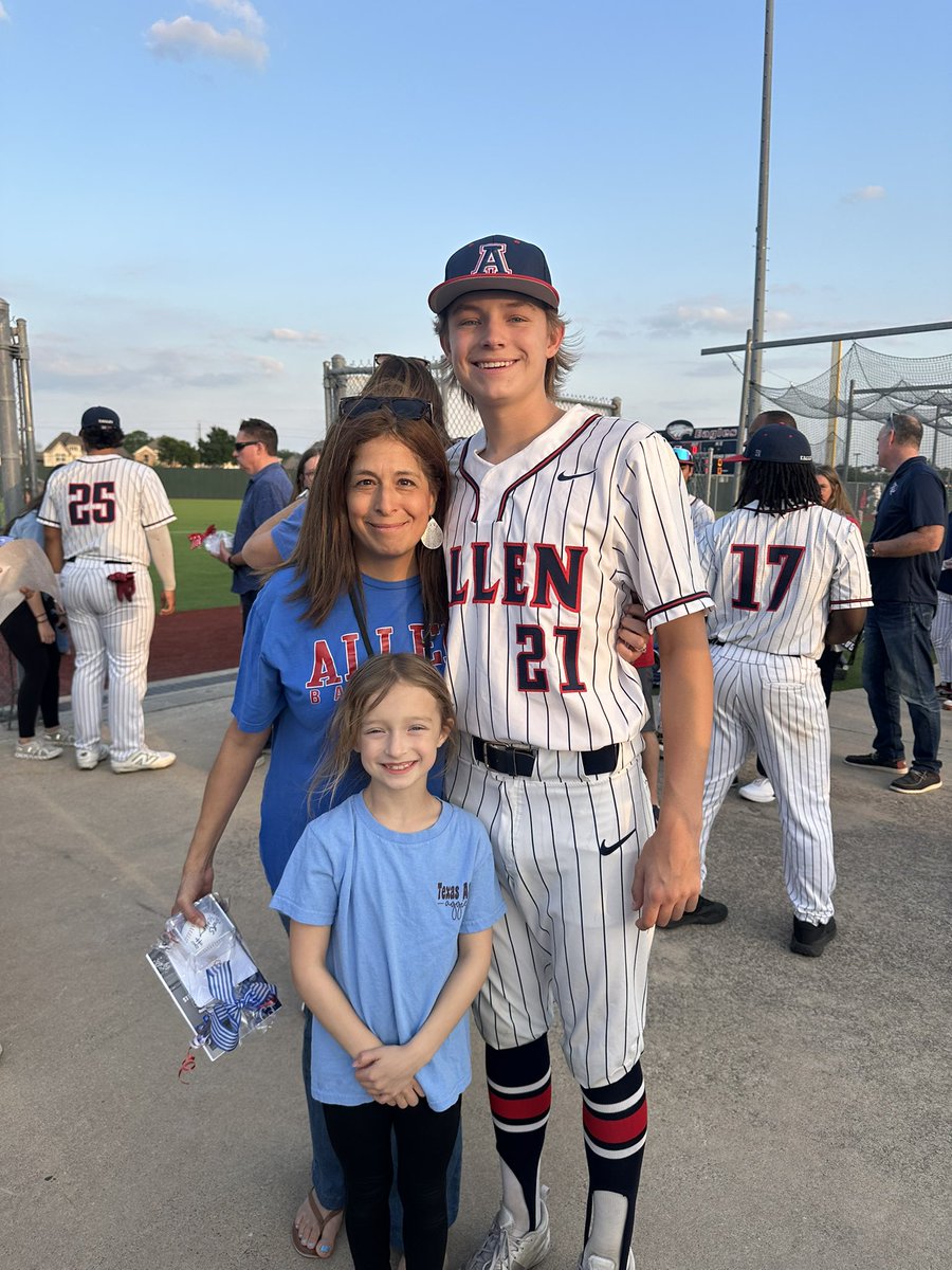 One of the best parts of my job is getting to see our Lone Stars at baseball <a href="/ReidSanders13/">Reid Sanders</a> <a href="/LindseyElem/">Lindsey  Elementary</a>