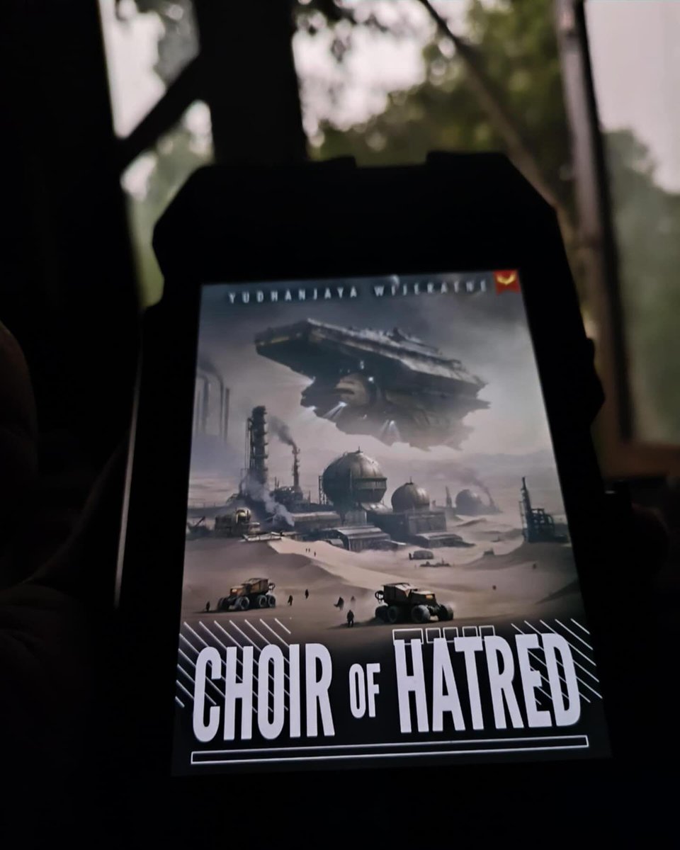 I have a new book out! CHOIR OF HATRED, set in the same world as PILGRIM MACHINES and THE SALVAGE CREW.

amazon.com/Choir-Hatred-Y…