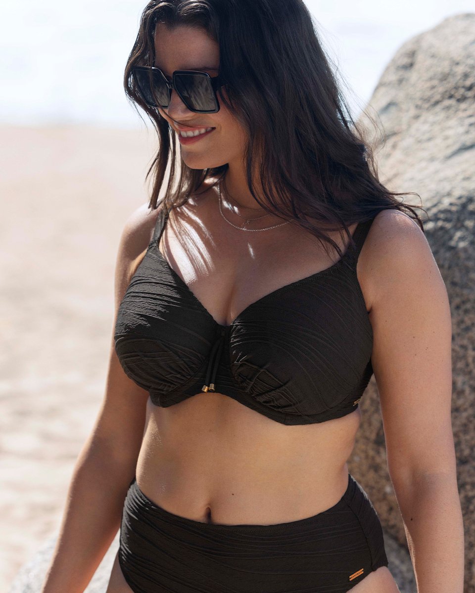 Fantasie1's tweet photo. Discover how to feel effortlessly chic with Beach Waves, our swimwear staple.
View our new collections here:https://t.co/Sbpv8AgCzZ
#BeachWaves #SwimwearFashion #EffortlesslyChic #SwimwearCollection #SummerVibes https://t.co/F70EinEcjq
