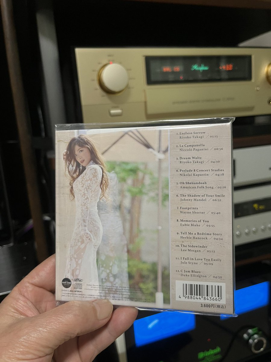 windy_general's tweet photo. 久し振りにCDを購入。#高木里代子 さんのアルバム「#TheMoments」です。心地良い素敵なトリオ。ストリーミングにないので……CDはCDの音で捨てたものではありません。
ベースは #井上陽介 さん、ドラムは #則竹裕之 さん。#RiyokoTakagi #YosukeInoue #HiroyukiNoritake #オーディオのある生活 #非日常 https://t.co/Ble71yXLj6