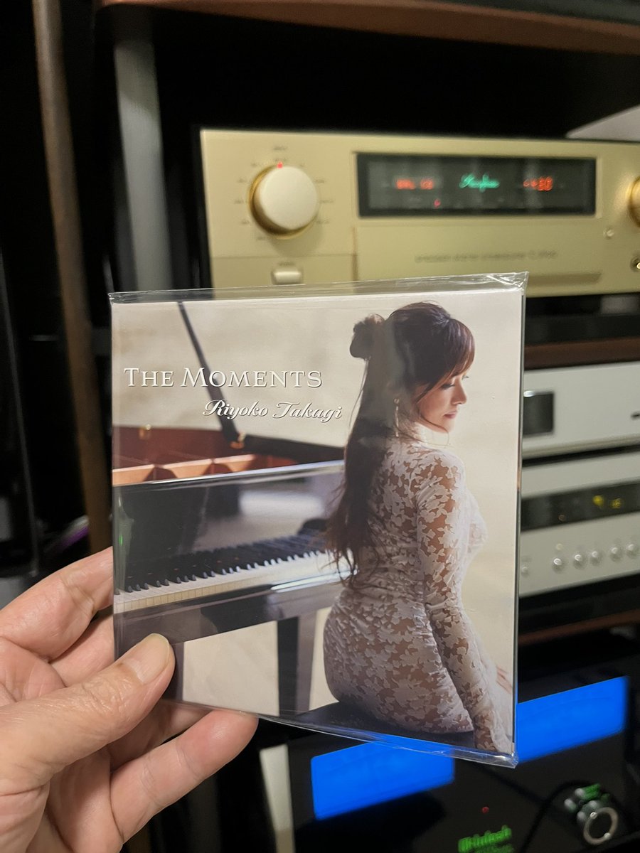 windy_general's tweet photo. 久し振りにCDを購入。#高木里代子 さんのアルバム「#TheMoments」です。心地良い素敵なトリオ。ストリーミングにないので……CDはCDの音で捨てたものではありません。
ベースは #井上陽介 さん、ドラムは #則竹裕之 さん。#RiyokoTakagi #YosukeInoue #HiroyukiNoritake #オーディオのある生活 #非日常 https://t.co/Ble71yXLj6
