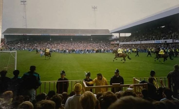 SparkAlistair's tweet photo. Grimsby Town at Stoke City 1990/91
#Grimsby #grimsbytown #GTFC #stoke #stokecity #SCFC #ENGLAND #football #soccer #fashion #vintage #lifestyle #life #style #terraceculture #AwayDays #awayday #travel #exolore #90snostalgia #90sfootball #90s https://t.co/akKvDtrvKl