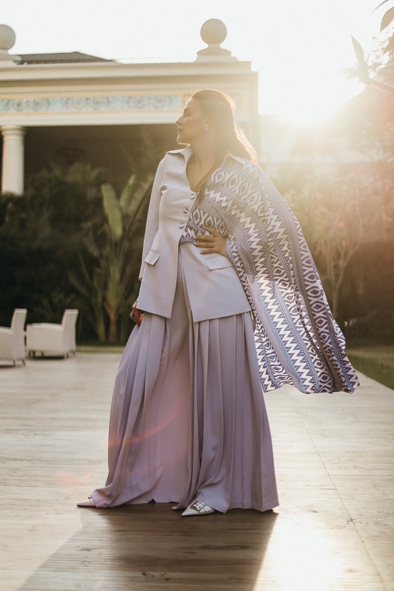 NehaDhupia's tweet image. Thank you for the love and fresh air #Indore #ficciflo … promise to be back for more 🤍 🤍 

( Also the last image is proof , that i left my sunglasses 🕶️ on the plane ✈️🥹 👉 #notpleased … milengay toh wapis kar dena 😂😎)