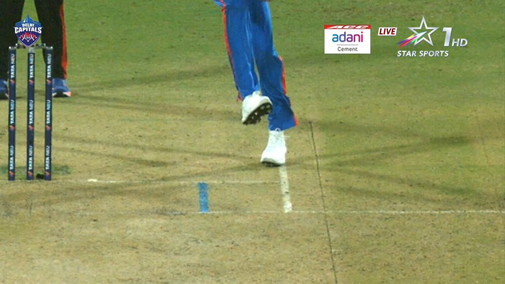 JunaidKhanation's tweet photo. Vignesh Puthur : No Ball Not Given 🔥
Mitchell Starc : No Ball Given 😅

The OG Ambani Indians Are Back 💙 MI Easily Making Through Playoffs From Here 🔥 https://t.co/9SZpJenJyC