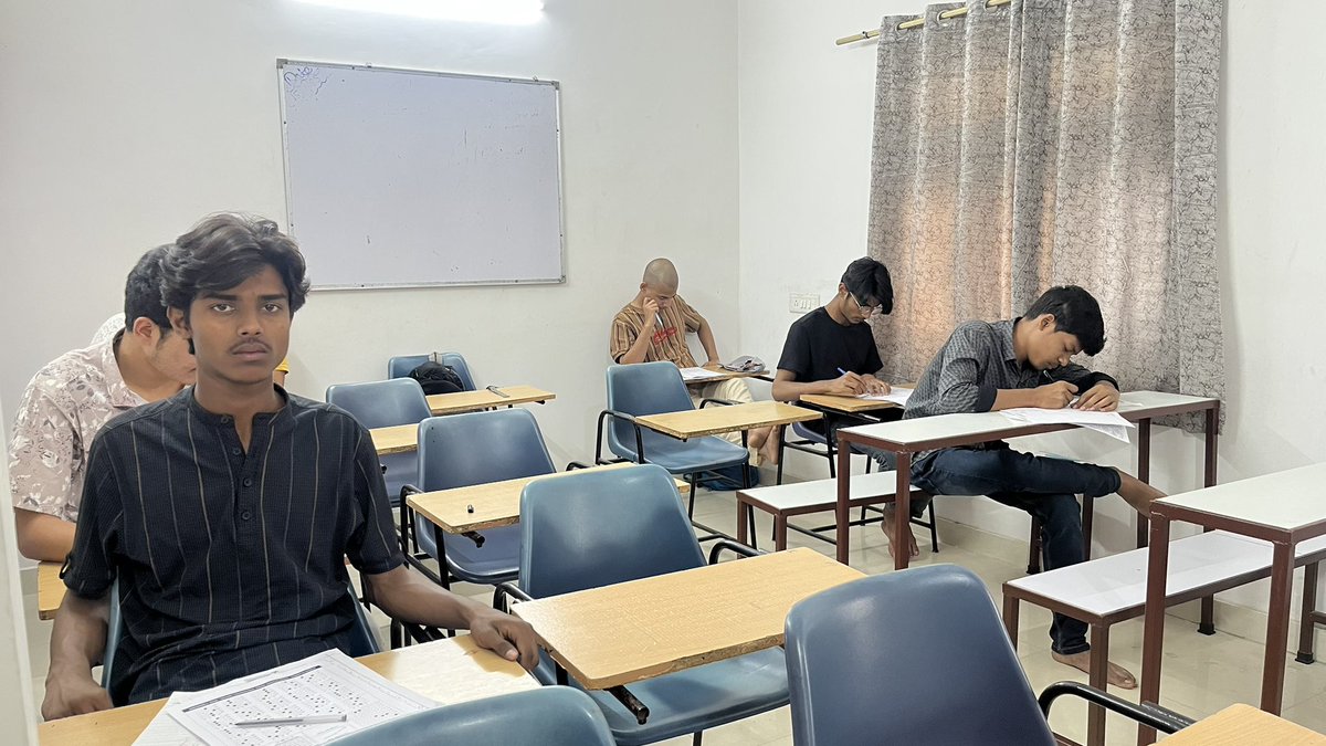 AkbarClasses's tweet image. 3rd Minor Test ✅
AMU Class 11 Entrance Prep | Session 2025–26
Another step forward at AKBAR CLASSES — where logic meets discipline.

#AMUEntrance #AkbarClasses #ThinkLogically #Session202526 #Kishanganj