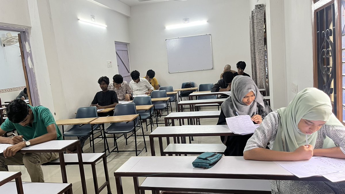 AkbarClasses's tweet image. 3rd Minor Test ✅
AMU Class 11 Entrance Prep | Session 2025–26
Another step forward at AKBAR CLASSES — where logic meets discipline.

#AMUEntrance #AkbarClasses #ThinkLogically #Session202526 #Kishanganj