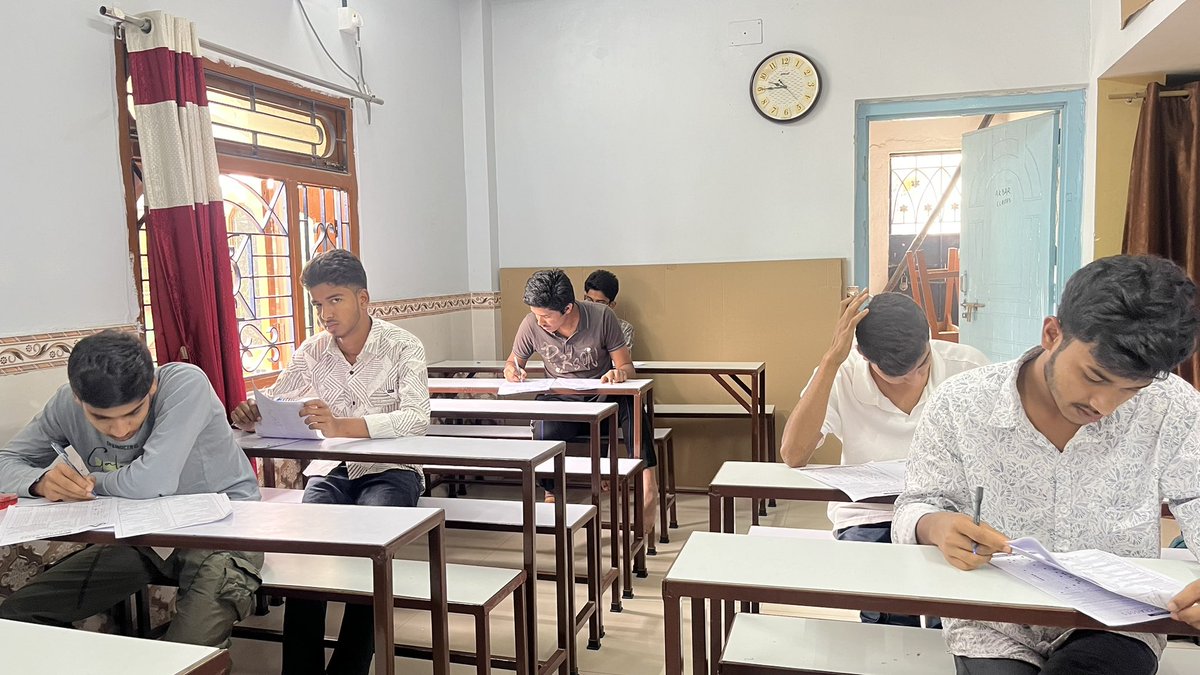 AkbarClasses's tweet image. 3rd Minor Test ✅
AMU Class 11 Entrance Prep | Session 2025–26
Another step forward at AKBAR CLASSES — where logic meets discipline.

#AMUEntrance #AkbarClasses #ThinkLogically #Session202526 #Kishanganj