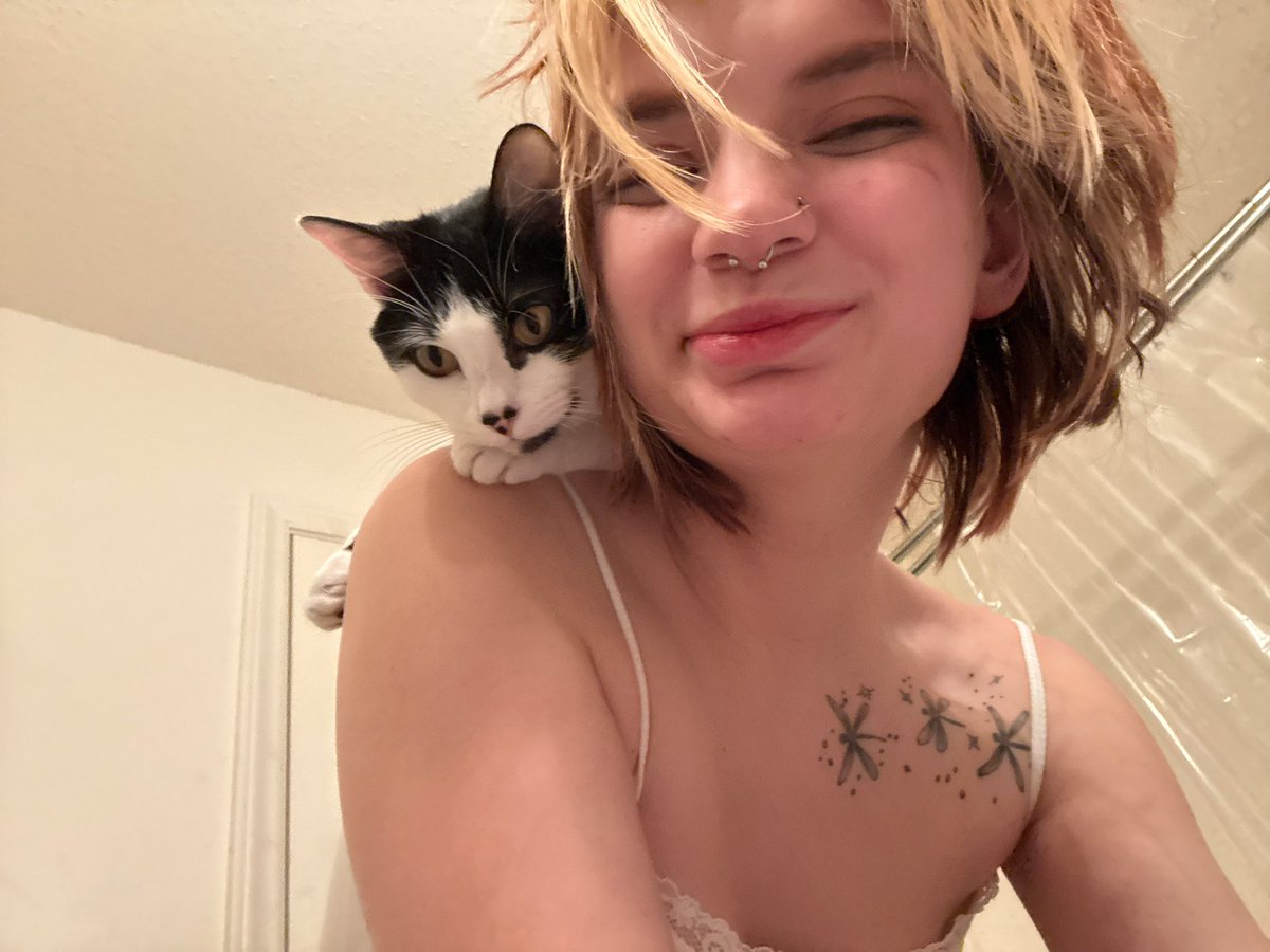 p0rndaughter's tweet photo. Another sfw pic cause i feel cute https://t.co/0uB7zGaKkr