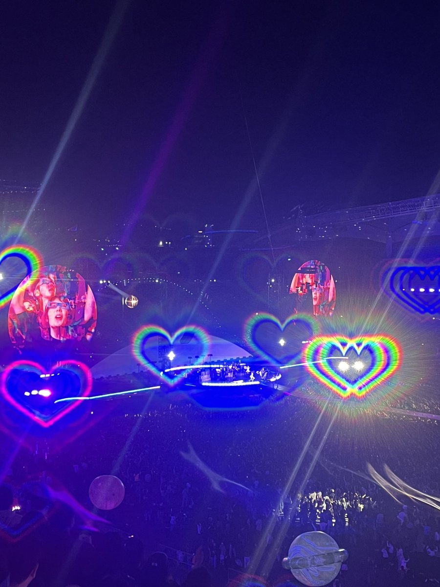 24l028's tweet photo. Coldplay in Seoul 😳💕

콜플통온다
또보내줘
너무너무 행복했고 이게 콘서트지~~~~~~!!!!!!! https://t.co/xONuEPR0w9