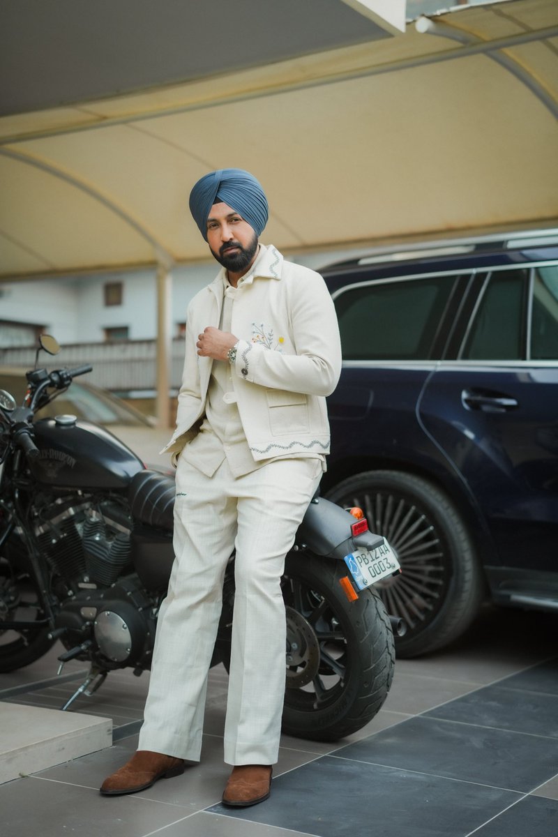 GippyGrewal's tweet image. Akaal ਅਕਾਲ ⚔️

#Akaal in cinemas now 🙏