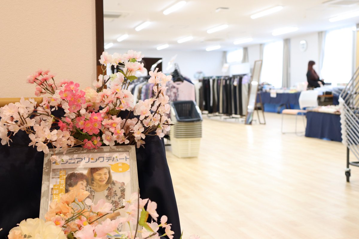 t_marumelo's tweet photo. 昨日は、出張販売のイベントがありました♪入居者様も付き添いの職員もお喋りしながら楽しい時間が過ごせたようでした☺♡どれにしようか悩む時間も楽しいですよね♪ https://t.co/9GDt8wT1cb