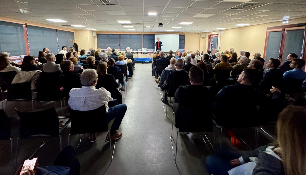NlleEnergie83's tweet photo. Une nouvelle très belle soirée @Nouv_Energie #Var hier à @VilleStRaphael en présence de @nbouzou bravo à par notre référent de la 5eme #circonscription @KaidomarMichel et à toute la #Team Var 
Merci à tous pour votre présence. #OnLeFera ! https://t.co/dSlJauyn3V