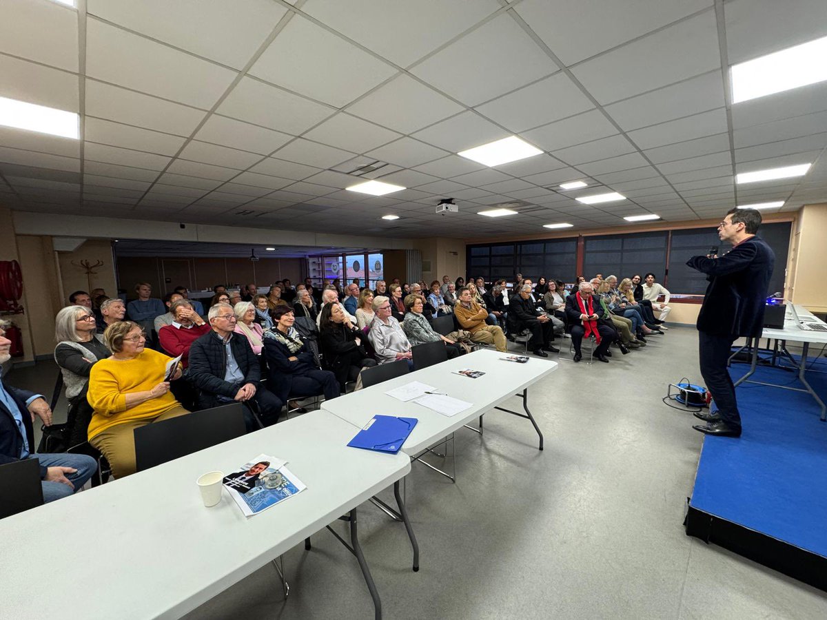NlleEnergie83's tweet photo. Une nouvelle très belle soirée @Nouv_Energie #Var hier à @VilleStRaphael en présence de @nbouzou bravo à par notre référent de la 5eme #circonscription @KaidomarMichel et à toute la #Team Var 
Merci à tous pour votre présence. #OnLeFera ! https://t.co/dSlJauyn3V