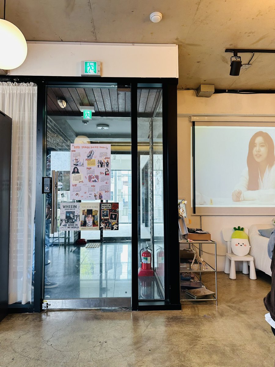 𝟐𝟎𝟐𝟓 𝐖𝐡𝐞𝐞 𝐈𝐧 𝐁𝐢𝐫𝐭𝐡𝐝𝐚𝐲 𝐂𝐚𝐟𝐞 𝐄𝐯𝐞𝐧𝐭
【𝑾𝒉𝒆𝒆 𝑰𝒏 𝑴𝒚 𝑾𝒐𝒓𝒍𝒅】

오늘은 20시까지 운영합니다!
많은 방문 부탁드립니다~ ♡

#Whee_In_MyWorld
#휘인 #마마무 #WHEEIN #MAMAMOO