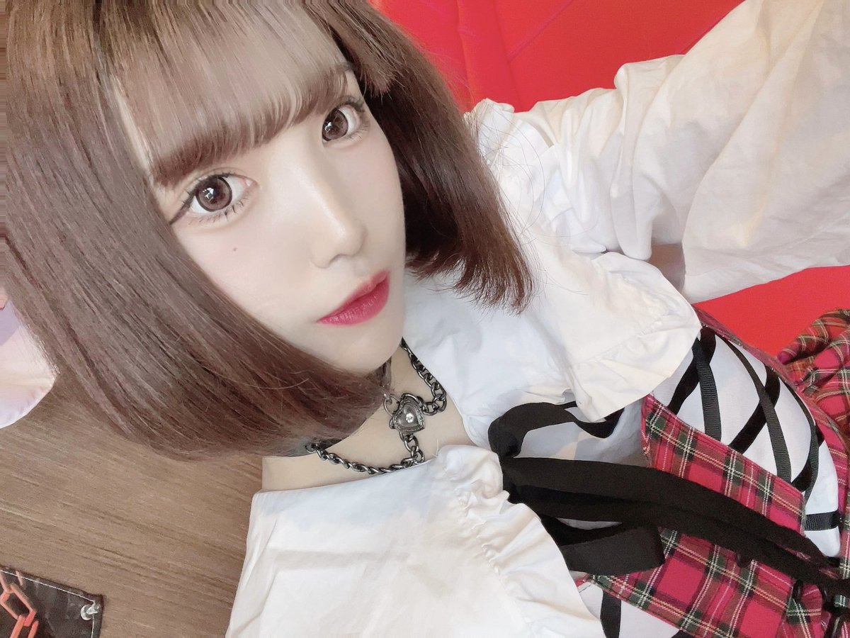 yua_guild's tweet photo. 2年⁉️
遠隔待ってまつ大阪で1人宴＼(^o^)／
��れは2年前の今日18歳ゆあ↓今より大人っぽくて泣き https://t.co/Dtir2T7UcO
