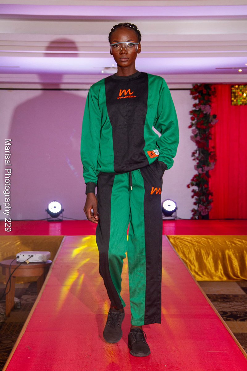 Marisalbj's tweet photo. Chez Marisal, chaque tenue, chaque couleur, chaque couture raconte une histoire.
Tenue mixte disponible immédiatement pour votre confort.
#firstcollection #fry #outfit #mixte #marisal #pourtoi #TT229 https://t.co/F2hbvkDWAN