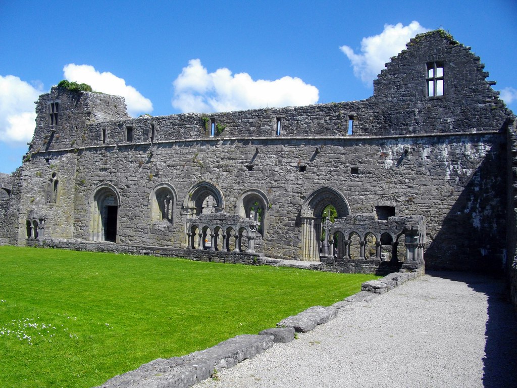 lorraineelizab6's tweet image. 17 April: St Lóchéne of Cunga/#Cong, Co #Mayo. Powerful under O'Connor kings of Connacht &amp;amp; then Ireland. Founded 7th C by St Féchín/Mo-Ecca. 12th C Cross of Cong believed to enshrine relic of True Cross. Made for King of Connacht &amp;amp; High King. In @NMIreland megalithicireland.com/Cong%20Abbey,%…