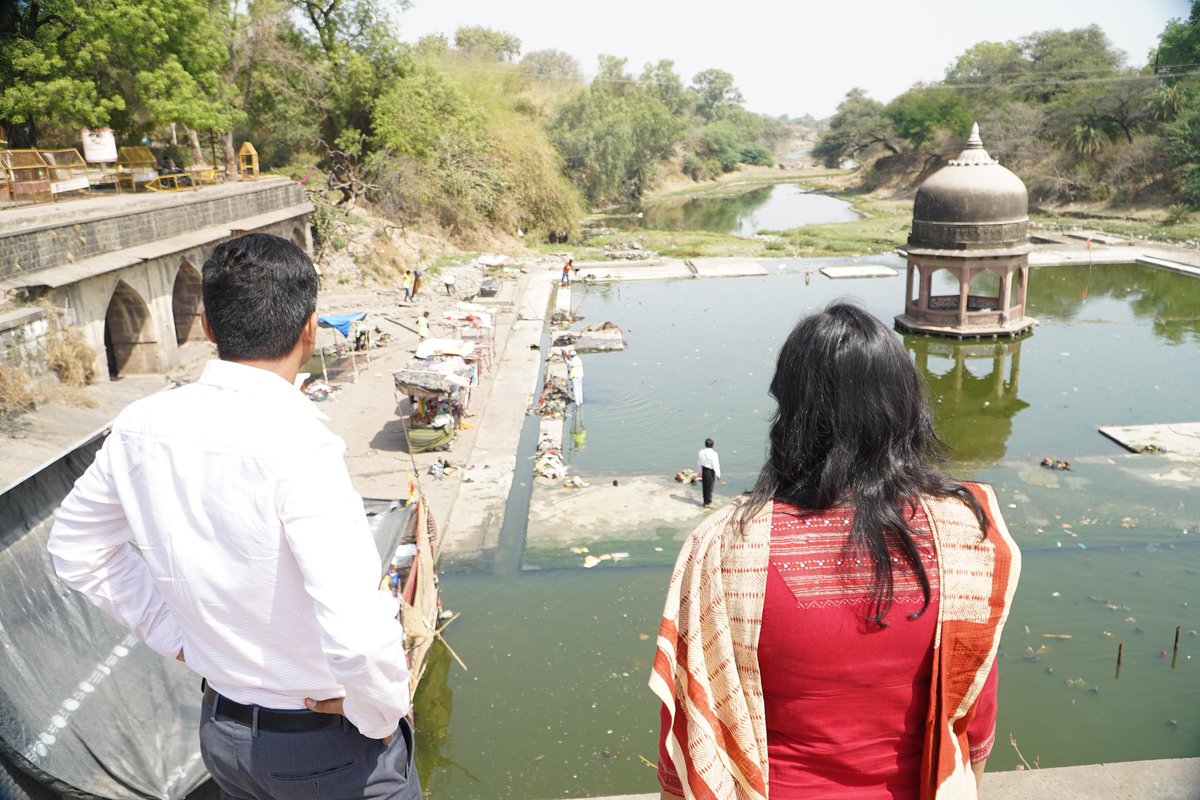 collectorUJN's tweet image. कलेक्टर श्री रोशन कुमार सिंह ने कालियादेह महल पड़ाव का निरीक्षण किया।
बावन कुंड का अवलोकन कर शावर लगाने व घाट की सफाई के दिए निर्देश।

#PanchkroshiYatra #Ujjain #RoshanKumarSingh #DistrictCollector #MPNews #KaliyadehMahal