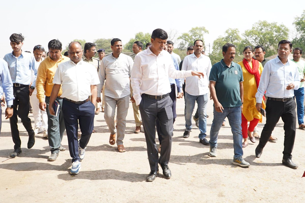 collectorUJN's tweet image. कलेक्टर श्री रोशन कुमार सिंह ने कालियादेह महल पड़ाव का निरीक्षण किया।
बावन कुंड का अवलोकन कर शावर लगाने व घाट की सफाई के दिए निर्देश।

#PanchkroshiYatra #Ujjain #RoshanKumarSingh #DistrictCollector #MPNews #KaliyadehMahal