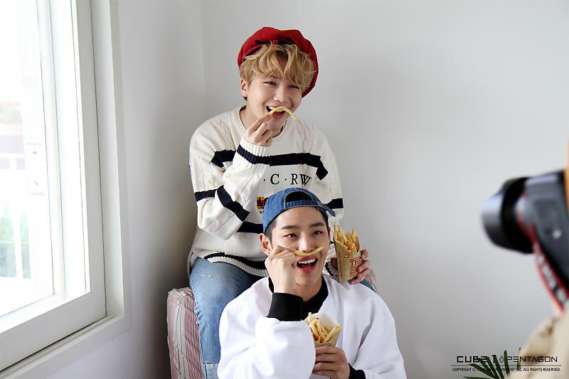 ptg_hui8028's tweet photo. ๊ธฐ์ ๊ฐ์ ๋์ฌ๋ ์์ผ ์ถํํด๐ฟ๐ค๐
์ค๋์ ๋๊ตฌ๋ณด๋ค๋ ๊ฐ์ฅ ํ๋ณตํ๊ฒ ๋ณด๋ดโบ๏ธ
๋ฉ์ง 1๋
์ด ๋๊ธธ ๋ฐ๋์๐๐ป๐
#UniversePrideJinho
#SpringPrinceHongseok https://t.co/19rjF6W2Ht