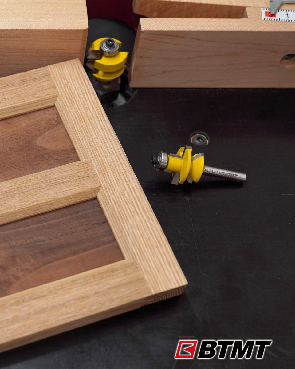 bitmotrouterbit's tweet image. ＢＴＭＴオリジナル！　レール＆スタイルビットの日本版「かまち組ビット」で小さな扉を加工。
btmt.jp/SHOP/B52-02.ht…

使っている道具はBTMTの姉妹店「オフの店」の定番商品。

トリマーテーブル ＴＴＸ２
off.co.jp/item/AA0610.ht…
クロスカットジグ
off.co.jp/item/T_0998.ht…