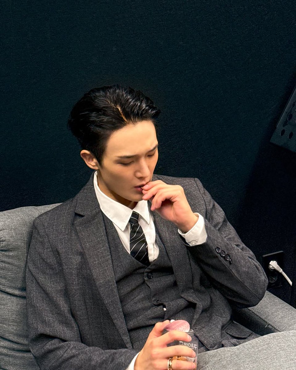 choisumint's tweet photo. Feeling something cold on my teeth, was that an ice? https://t.co/UmHe2p4nuf