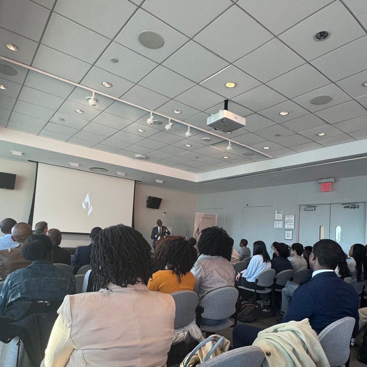 RwandaUN's tweet photo. #Kwibuka31 | This week, @RwandaUN joined Rwandan students at @nyuniversity, in collaboration with the NYU-AAD/African Graduate Students Association, to commemorate the 1994 Genocide against the Tutsi in Rwanda.

The event featured remarks from Ms. Consolee Nishimwe-Survivor of the 1994 Genocide against the Tutsi; Dr. Olajumoke (Jumo) Ayandele; and Mr. Robert Kayinamura-Chargé d’Affaires and Deputy Permanent Representative at @RwandaUN.

Moderated by CUNY PhD candidate Ms. @jessicamwiza, the gathering also welcomed former #NYC Mayor Bill de Blasio, alongside members of the NYU and Rwandan community in the tri-state area.