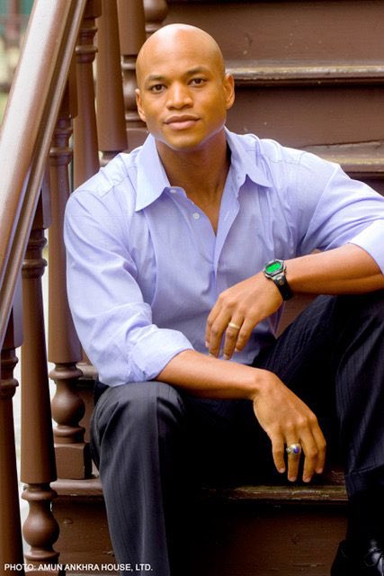 CardioMe2's tweet photo. Something about him that’s making me wanting #Moore. If only. #wesmoore https://t.co/7O4BlMCtZa
