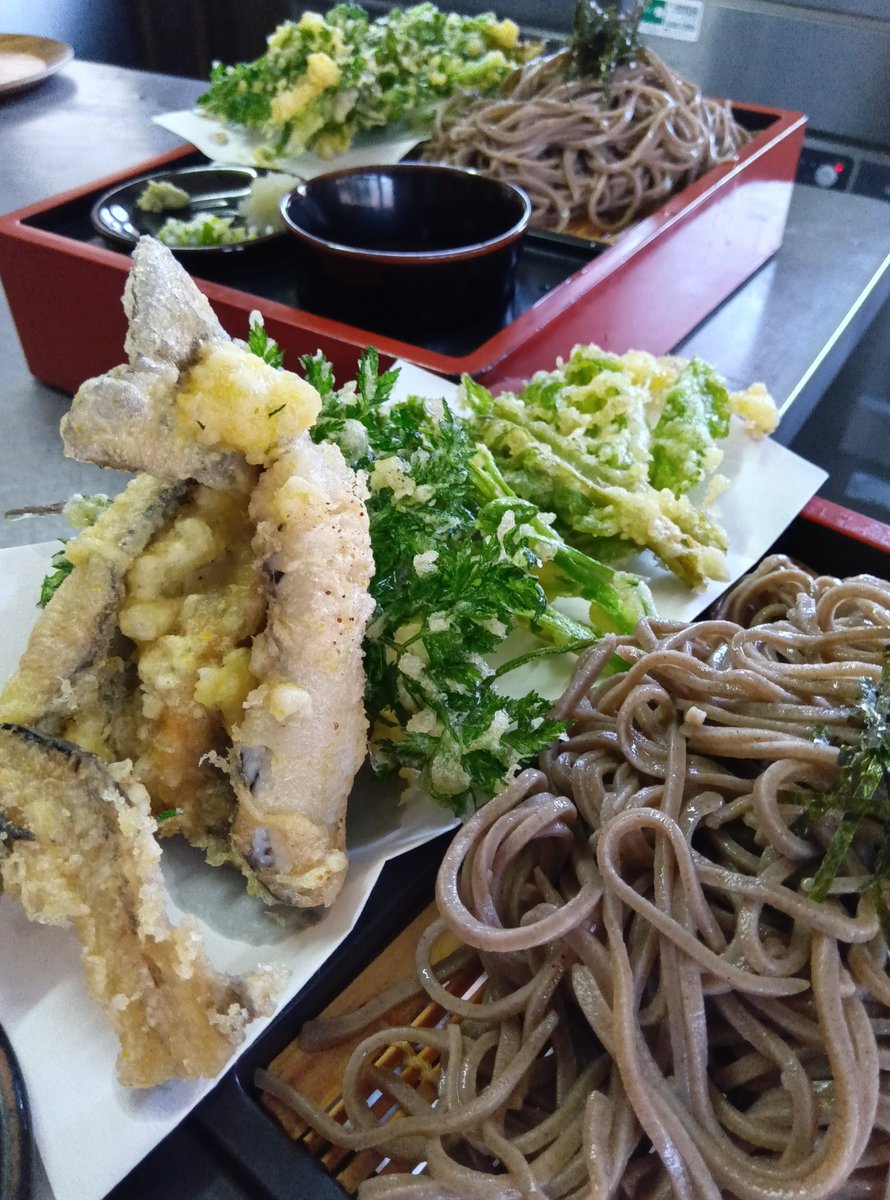 soba_nagase's tweet photo. 悲しいお知らせです。

今 生簀にいる
岩魚が終わり次第 
岩魚料理をやめる事になりました。

取引している 養殖業者さん
稚魚が育たず  
飲食店に卸す事はもうしないそうです。

他に 配達してくれる業者さんも
見つからず😭

岩魚とっても人気だったので
残念です。

お早めにお越しくださいませ。 https://t.co/qgrfimXxxR