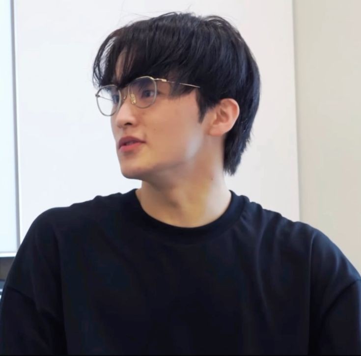 มาหาหมอเป็นอะไรครับ

แอ้ะ แอ้ 

นี่คุณครับ ผมไม่ใช่เพื่อนเล่นนะ 

แด๊ด เล่น เย่น

โถ่ลูกเอ้ย เล่นอะไรคุณไข้ขึ้นเนี่ย