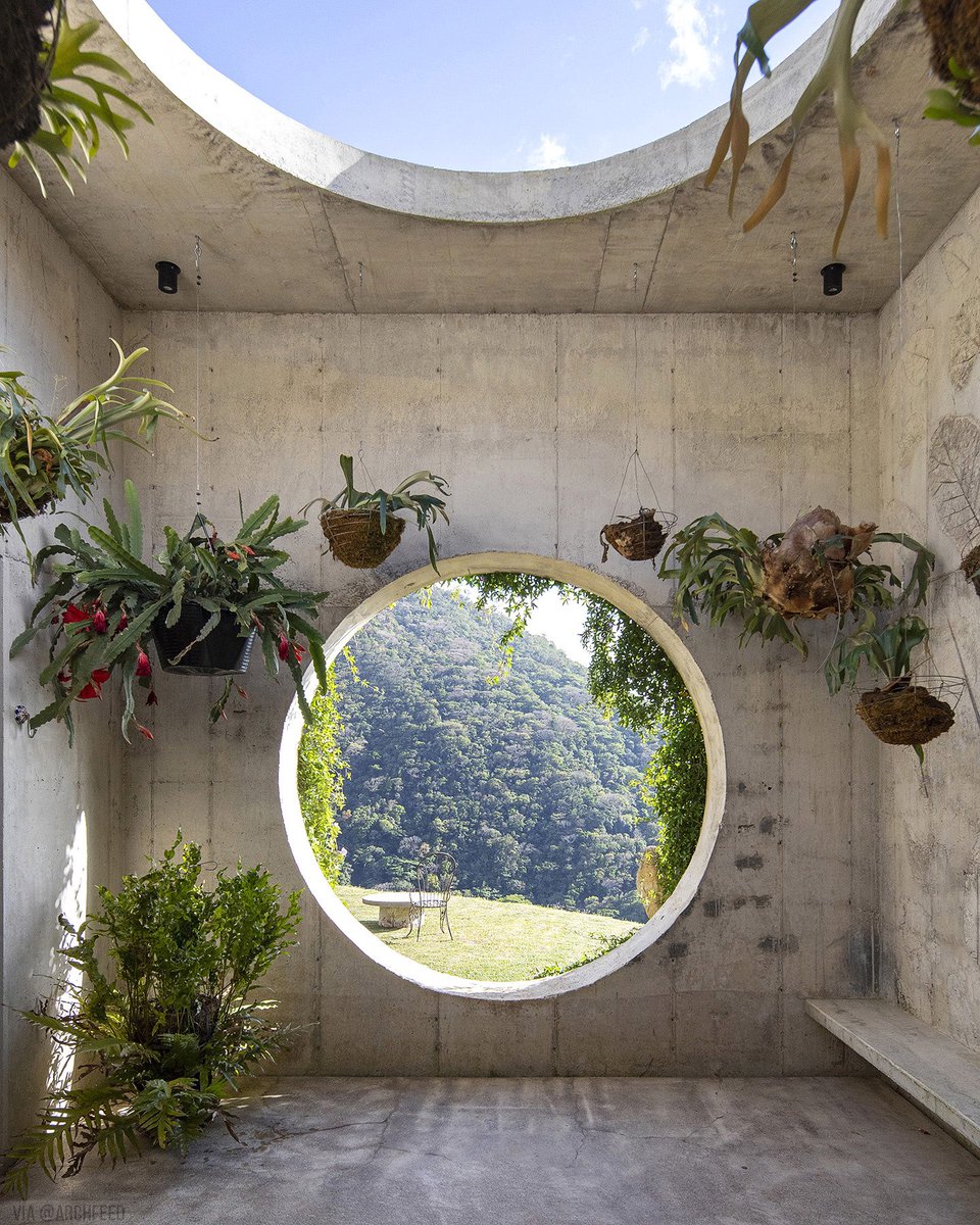 Archfeed_'s tweet photo. 𝗪𝗶𝗹𝗱 𝗛𝗼𝘂𝘀𝗲 | by 𝗠𝗮𝘇𝗽𝗮𝘇𝘇 𝗔𝗿𝗾𝘂𝗶𝘁𝗲𝗰𝘁𝘂𝗿𝗮

Mazpazz Arquitectura: Nestled on the remote mountains of Palmichal de Acosta, Costa Rica, and surrounded by cloud forest, lies Casa Salvaje, a brutalist tropical haven.

©️📷@garcialachner 
📍#Palmichal, #CostaRica https://t.co/kEJLBQ8vUm